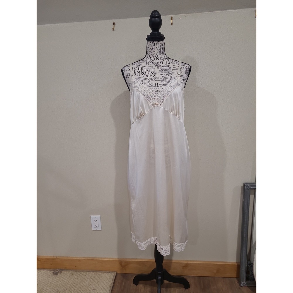 Vintage Fortune Cream Lace Trim Slip Nightgown Women SZ 42 coquette feminine